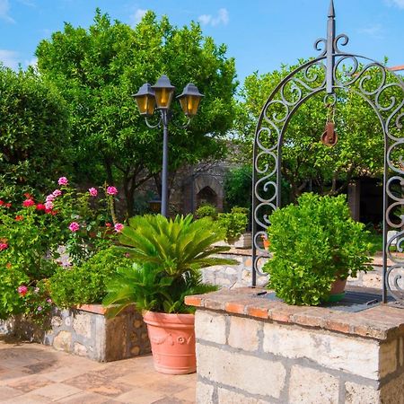 Torre Caetana Bed & Breakfast Minturno Bagian luar foto