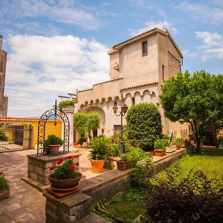 Torre Caetana Bed & Breakfast Minturno Bagian luar foto