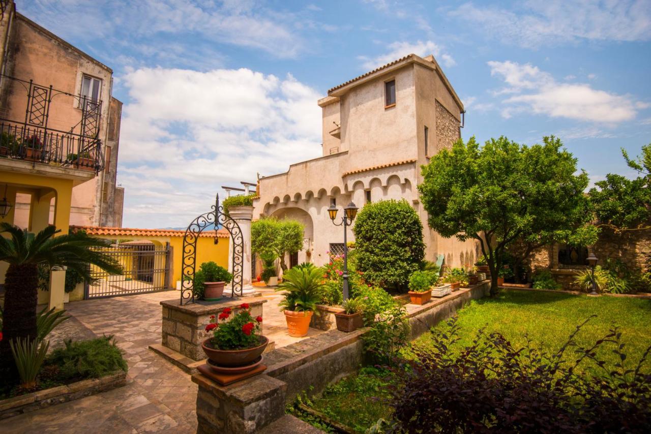 Torre Caetana Bed & Breakfast Minturno Bagian luar foto