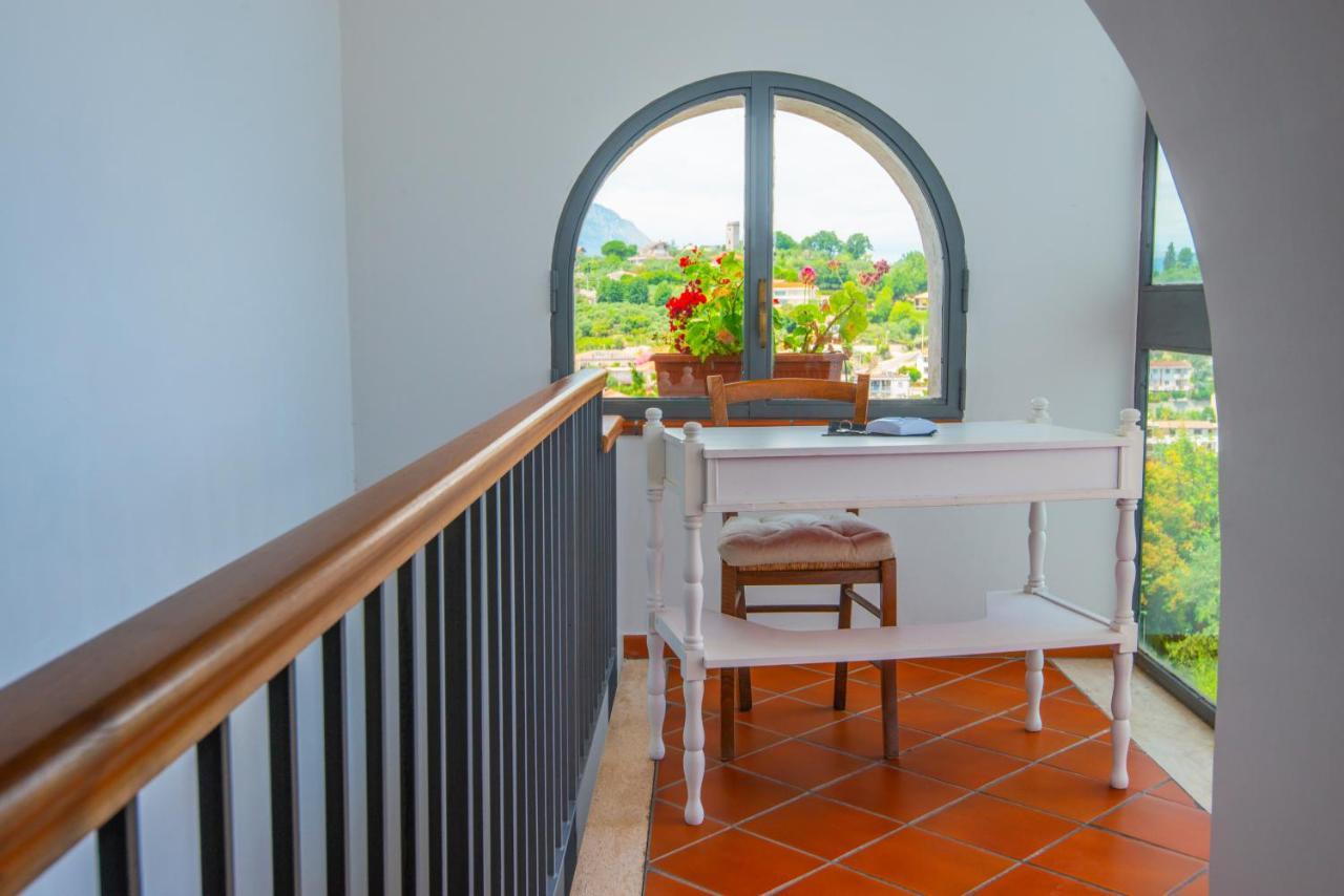 Torre Caetana Bed & Breakfast Minturno Bagian luar foto
